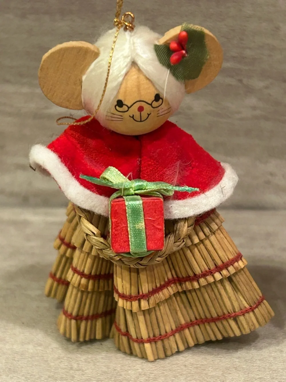 Vintage Avon Straw Country Santa & Mrs. Clause Mice Christmas Ornaments